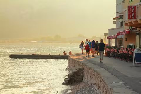Promenáda v  podvečerní Bašce