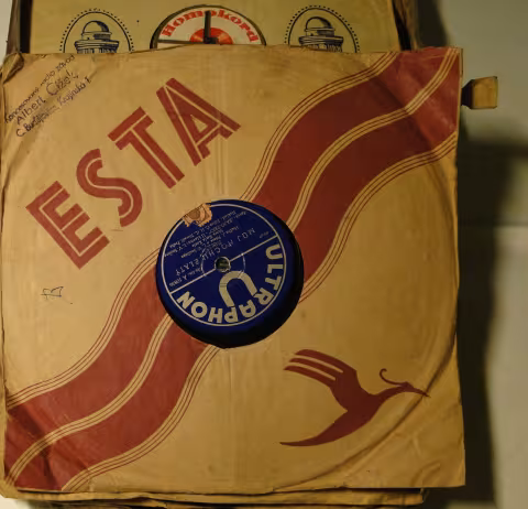 Esta